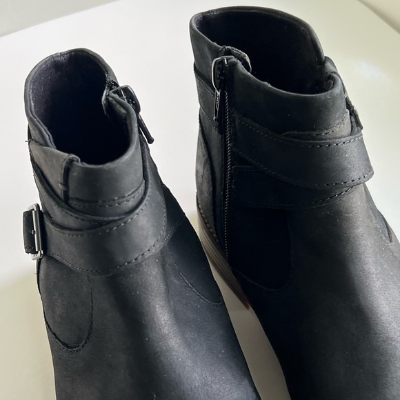 Clarks Women's Camzin Dime Black Leather Ankle Boot Size 9M Buckle Booties - Picture 16 of 16